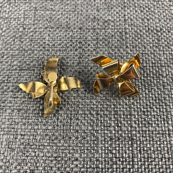 Vintage Gold Metal Bow Screw Back Earrings - Picture 5 of 6
